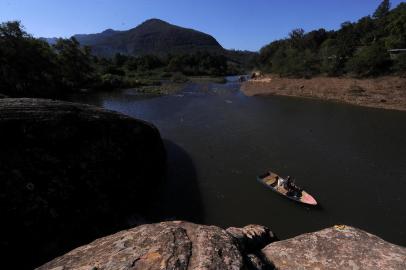  VALE REAL, RS, BRASIL, 15/05/2020 - Estiagem na região deixa nível dos rios baixos. NA FOTO: Rio Caí, próximo ao hotel fazenda Vale Real. (Marcelo Casagrande/Agência RBS)<!-- NICAID(14501321) -->