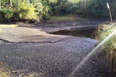 Estiagem deixa 3 mil pessoas sem água em Cambará do Sul<!-- NICAID(14502046) -->