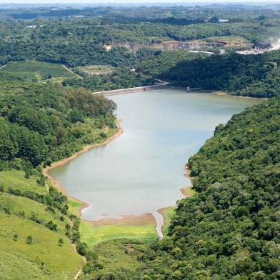 Baixo nível da barragem Maestra causa coloração da água em bairros da zona norte de Caxias<!-- NICAID(14502903) -->