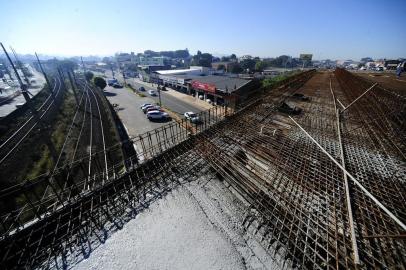  SAPUCAIA DO SUL, RS, BRASIL, 19/05/2020- Obras na BR-118. Foto: Ronaldo Bernardi / Agencia RBS<!-- NICAID(14503039) -->