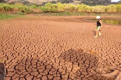 Prefeitura de Doutor Ricardo enfrenta dificuldades de abastecimento por causa da estiagem<!-- NICAID(14503559) -->