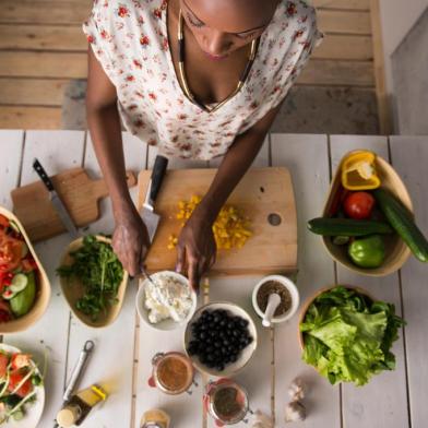  Young African Woman Cooking. Healthy Food - Vegetable Salad. Diet. Dieting Concept. Healthy Lifestyle. Cooking At Home. Prepare Food. Top View (Foto: Milles Studio / stock.adobe.com)Indexador: Kirill KedrinskiyFonte: 77821422<!-- NICAID(14282597) -->