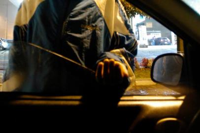 *** Meninos de rua - PJ ***Matéria especial sobre meninos de rua. Na foto, adolescentes que ficam esmolando na Rua Júlio de Castilhos, no bairro São Pelegrino.<!-- NICAID(1080314) -->