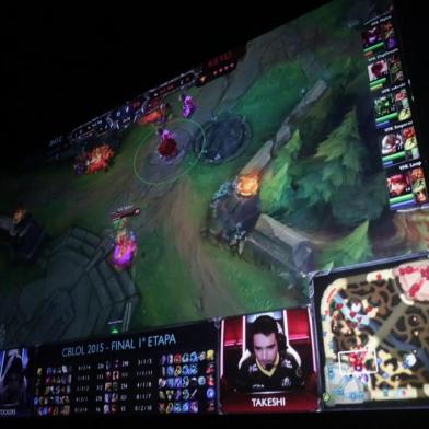  PORTOALEGRE-RS-BR-DATA:20150418Final do League Of Legends, no cinema Cinemark Bourbon Ipiranga.FOTÓGRAFO:TADEUVILANI DATA:20150418<!-- NICAID(11349126) -->