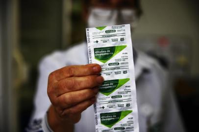  PORTO ALEGRE, RS, BRASIL, 22-05-2020: Cartelas das medicações Difosfato de Cloroquina, e Sulfato de Hidroxicloroquina, distribuídas na rede pública de saúde pelo SUS (FOTO FÉLIX ZUCCO/AGÊNCIA RBS, Editoria de Notícias).<!-- NICAID(14505865) -->