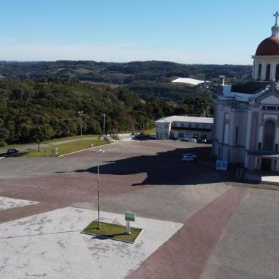  FARROUPILHA, RS, BRASIL, 15/05/2020. Santuário de Nossa Senhora de Caravaggio, vistas aéreas (drone). (Porthus Junior/Agência RBS)<!-- NICAID(14501089) -->