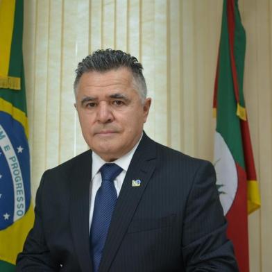  O desembargador André Luiz Planella Villarinho tomou posse, nesta sexta-feira (22), como presidente do Tribunal Regional Eleitoral do Rio Grande do Sul (TRE-RS). A cerimônia foi realizada por meio de videoconferência em razão das medidas de segurança para controle da transmissão de coronavírus. Além da presença de integrantes corte, a solenidade também contou com a participação do procurador regional eleitoral, Fábio Nesi Venzon. <!-- NICAID(14506498) -->