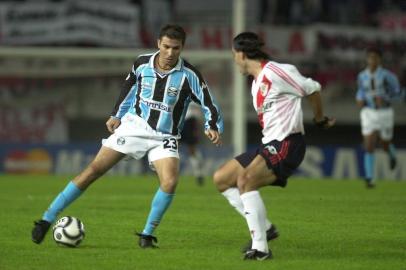 #Máquina: D1-5020731River x Gremio em Buenos Aires,Luizão atacante do Gremio.<!-- NICAID(856880) -->