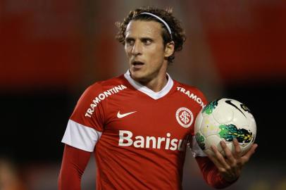 Internacional X Vasco, válido pelo Campeonato Brasileiro 2012, no estádio Beira-Rio. Jogo marcou a estréia de Forlan com a camisa colorada. Na foto, Forlán.<!-- NICAID(8457427) -->