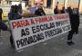 Representantes de escolas privadas de educação infantil protestam em frente à prefeitura de Porto Alegre