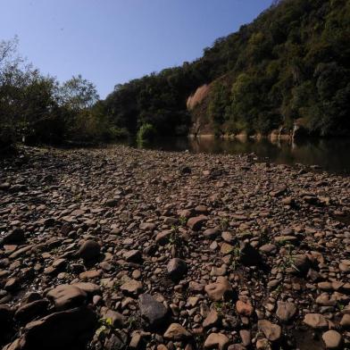  VALE REAL, RS, BRASIL, 15/05/2020 - Estiagem na região deixa nível dos rios baixos. NA FOTO: Rio Caí, nos fundos do hotel fazenda Vale Real. (Marcelo Casagrande/Agência RBS)<!-- NICAID(14501316) -->