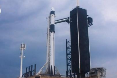  This still image taken from NASA TV, shows the SpaceX Crew Dragon capsule on the Falcon 9 rocket before launch from Launch Complex 39A in Kennedy Space Center in Florida on May 27, 2020. - The Demo-2 mission is expected to dock with the International Space Station on May 28. (Photo by - / NASA TV / AFP) / RESTRICTED TO EDITORIAL USE - MANDATORY CREDIT AFP PHOTO / NASA TV - NO MARKETING - NO ADVERTISING CAMPAIGNS - DISTRIBUTED AS A SERVICE TO CLIENTSEditoria: FINLocal: Kennedy Space CenterIndexador: -Secao: space programmeFonte: NASA TVFotógrafo: Handout<!-- NICAID(14509264) -->