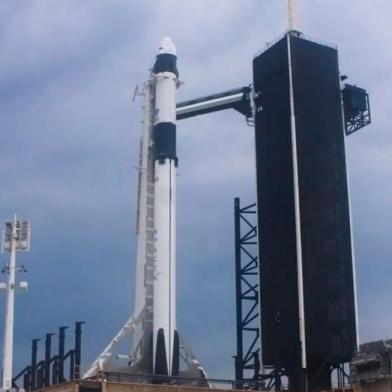  This still image taken from NASA TV, shows the SpaceX Crew Dragon capsule on the Falcon 9 rocket before launch from Launch Complex 39A in Kennedy Space Center in Florida on May 27, 2020. - The Demo-2 mission is expected to dock with the International Space Station on May 28. (Photo by - / NASA TV / AFP) / RESTRICTED TO EDITORIAL USE - MANDATORY CREDIT AFP PHOTO / NASA TV - NO MARKETING - NO ADVERTISING CAMPAIGNS - DISTRIBUTED AS A SERVICE TO CLIENTSEditoria: FINLocal: Kennedy Space CenterIndexador: -Secao: space programmeFonte: NASA TVFotógrafo: Handout<!-- NICAID(14509264) -->