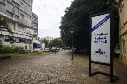  PORTO ALEGRE, RS, BRASIL, 18-03-2020: Campus central da Ufrgs sem movimento devido à suspensão das atividades na universidade. (Foto: Mateus Bruxel / Agência RBS)<!-- NICAID(14455114) -->