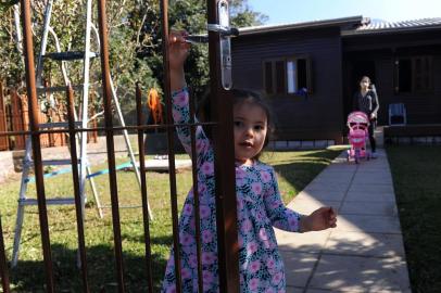  CAXIAS DO SUL, RS, BRASIL, 20/05/2020 - Valentina Dutra, três anos. Com o isolamento a menina que nasceu prematura e é acompanhada por uma pneumologista pediátrica não ficou doente até o momento neste ano. (Marcelo Casagrande/Agência RBS)<!-- NICAID(14504243) -->