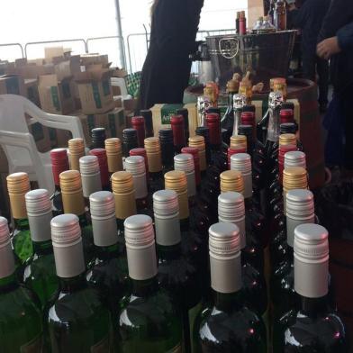 Feira do Vinho<!-- NICAID(13588913) -->