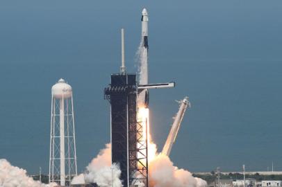 CAPE CANAVERAL, FLORIDA - MAY 30: The SpaceX Falcon 9 rocket with the manned Crew Dragon spacecraft attached takes off from launch pad 39A at the Kennedy Space Center on May 30, 2020 in Cape Canaveral, Florida. NASA astronauts Bob Behnken and Doug Hurley lifted off today on an inaugural flight and will be the first people since the end of the Space Shuttle program in 2011 to be launched into space from the United States.   Joe Raedle/Getty Images/AFP<!-- NICAID(14511615) -->