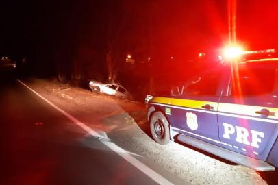 Motorista de Astra morre em acidente na BR-470, entre Vila Flores e Veranópolis.<!-- NICAID(14511699) -->