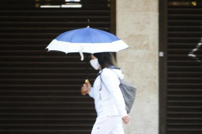  PORTO ALEGRE, RS, BRASIL,03/06/2020-Previsão do tempo: frio e chuva nesta manhã de Quarta Feira em Porto Alegre. Foto: Ronaldo Bernardi / Agencia RBS<!-- NICAID(14514041) -->