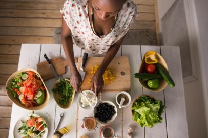  Young African Woman Cooking. Healthy Food - Vegetable Salad. Diet. Dieting Concept. Healthy Lifestyle. Cooking At Home. Prepare Food. Top View (Foto: Milles Studio / stock.adobe.com)Indexador: Kirill KedrinskiyFonte: 77821422<!-- NICAID(14282597) -->