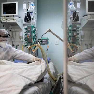  PORTO ALEGRE, RS, BRASIL - 29.05.2020 - Reportagem de Gaúcha ZH acompanhou algumas horas do trabalho dos profissionais da UTI para pacientes com covid do Grupo Hospitalar Nossa Senhora da Conceição. (Foto: Jefferson Botega/Agencia RBS)Indexador: Jefferson Botega<!-- NICAID(14512742) -->