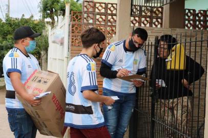  PELOTAS, RS, BRASIL - 04.06.2020 - Campanha Responsabilidade. Vista essa Causa, iniciativa do Grupo RBS em conjunto com Lojas Lebes e Lojas Renner, e parceria da Central Única das Favelas (Cufa), chega até Pelotas.<!-- NICAID(14515318) -->