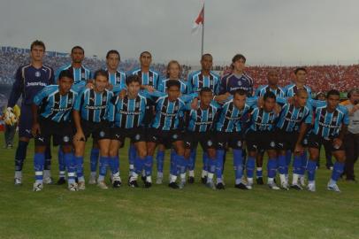 *** Ricardo Duarte - Grenal 2 ***Decisão do Campeonato Gaúcho 2006.No Gre-Nal de número 365, realizado no Estádio Beira-Rio, em Porto Alegre, Internacional e Grêmio decidem o título de campeão gaúcho de 2006. O Grêmio tem a vantagem do saldo qualificado, podendo colocar a mão na taça com qualquer empate com gols. Se o jogo terminar em 0 a 0, a disputa irá para a prorrogação e, persistindo a igualdade, a decisão será nos pênaltis.E/D em pé: Marcelo Grohe, Pereira, Escalona, Ramon, Lucas, Evaldo, Cássio, Jeovânio e Patrício.E/D agachados: Paulo Ramos, Marcelo Lipatin, Tcheco, Pedro Júnior, Wellington, Nunes, Marcos Rogério, Marcelo Costa e Ricardinho.<!-- NICAID(1780188) -->