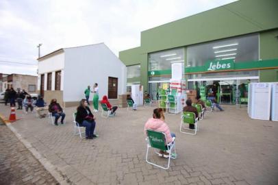 Lebes inaugura nova loja<!-- NICAID(14516004) -->