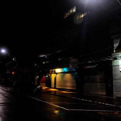  CAXIAS DO SUL, RS, BRASIL, 22/05/2020. Largo da Estação Férrea. Pandemia impacta no funcionamento de estabelecimentos na Estação Férrea de Caxias, caracterizada por bares e casas noturnas. (Porthus Junior/Agência RBS)<!-- NICAID(14512287) -->