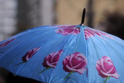  CAXIAS DO SUL, RS, BRASIL, 25/02/2019 - Segunda feira em Caxias teve chuva e queda de temperatura. A tarde, os termômetros marcaram 15 garaus. (Marcelo Casagrande/Agência RBS)<!-- NICAID(13971421) -->