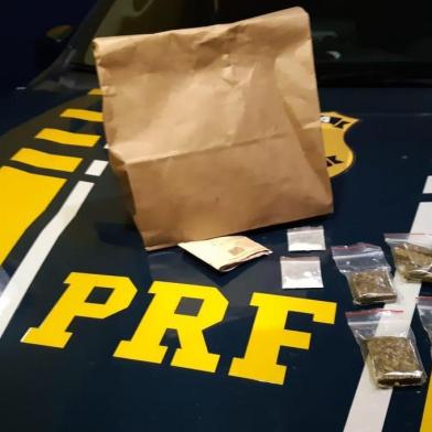 Polícia desarticula delivery de drogas em Caxias<!-- NICAID(14517343) -->