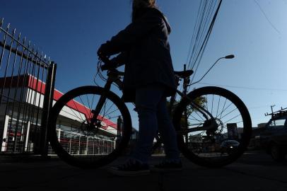  CAXIAS DO SUL, RS, BRASIL (08/06/2020)Bicicletas estão se tornando tendência em tempos de pandemia.  Maruska usa a bicicleta todos os dias para trabalhar, evitando também as aglomerações de transporte público.  (Antonio Valiente/Agência RBS)<!-- NICAID(14517700) -->