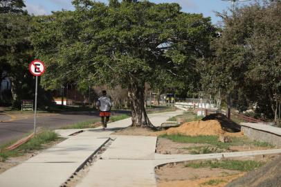  PORTO ALEGRE, RS, BRASIL - 01.06.2020 - Como estão as obras de revitalização da área do Timbuka? Eram para ter sido entregues em abril, mas, aparentemente, foram abandonadas. (Foto: Isadora Neumann/Agencia RBS)<!-- NICAID(14512508) -->