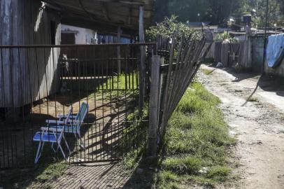  VIAMÃO, RS, BRASIL - 08.06.2020 - A ocupação Residencial Castelo, na Vila Santa Isabel, em Viamão, está prestes a receber intimação para retirar as famílias do local. Segundo eles, o proprietário do terreno entrou na justiça para reaver o espaço. (Foto: ANDRÉ ÁVILA/ Agência RBS)Indexador: Andre Avila