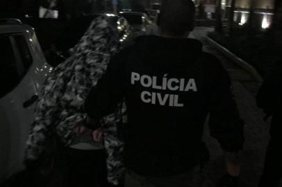 Operação policial desarticula quadrilha que roubava carros quando vítimas saíam para o trabalho polícia, roubos, operação <!-- NICAID(14518195) -->