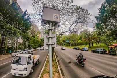 Pardal instalado na Avenida Nilo Peçanha 