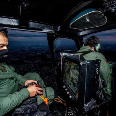  PORTO ALEGRE, RS, BRASIL - 08/06/2020 - Batalhão Aéreo da Brigada Militar passa a utilizar nova tecnologia no combate ao crime: um imageador térmico instalado em seus helicópteros. (Foto: Marco Favero/Agencia RBS)Indexador: Marco Favero<!-- NICAID(14518162) -->