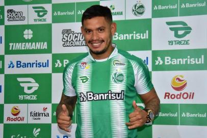 Juventude anuncia contratação do meia Carlos Eduardo, de 32 anos, ex-Grêmio.<!-- NICAID(14519094) -->