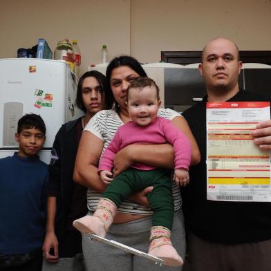  CAXIAS DO SUL, RS, BRASIL (10/06/2020)Valor da conta de água causa indignação de moradores em Caxias do Sul. Na foto, Israel Ferreira Graminho. (Antonio Valiente/Agência RBS)<!-- NICAID(14519420) -->