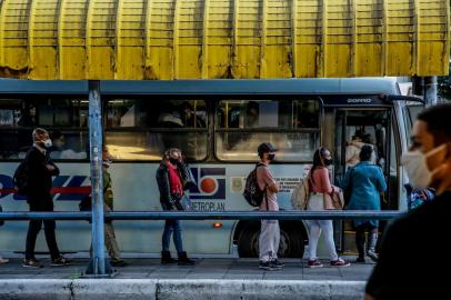  PORTO ALEGRE, RS BRASIL - 18.05.2020 - Condições dos ônibus que transitam entre Porto Alegre e Alvorada. (Foto: Marco Favero/Agencia RBS)<!-- NICAID(14502716) -->