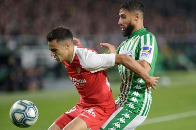 (FILES) In this file photo taken on November 10, 2019 Real Betis' French midfielder Nabil Fekir (R) vies with Sevilla's Spanish defender Sergio Reguilon during the Spanish league football match Real Betis against Sevilla FC at the Benito Villamarin stadium in Seville on November 10, on 2019. - The derby between Sevilla and Real Betis will end a 93-day hiatus and launch a five-week sprint to the finish on June 11, 2020. (Photo by CRISTINA QUICLER / AFP)<!-- NICAID(14519390) -->