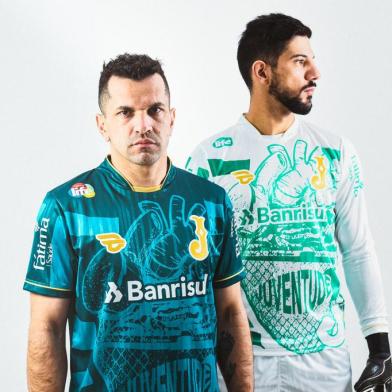 O Juventude e a 19Treze lançaram oficialmente, nesta quinta-feira (11), a terceira camisa de jogo. Chamada ¿Pulsante¿, a peça é comemorativa aos 45 anos da grande reforma do estádio Alfredo Jaconi, concluída em 1975.<!-- NICAID(14520272) -->