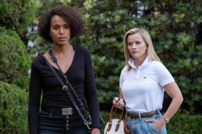 Kerry Washington e Reese Witherspoon em Little Fires Everywehere, disponível na Amazon Prime Video<!-- NICAID(14520069) -->