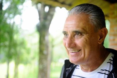  CAXIAS DO SUL, RS, BRASIL 20/12/2018Tite, técnico da Seleção Brasileira de Futebol em jogo no campo do Gianella em Caxiasdo Sul. Partida realizada para arrecadação de alimentos para a instituição Plantando o Bem. (Felipe Nyland/Agência RBS)<!-- NICAID(13885366) -->