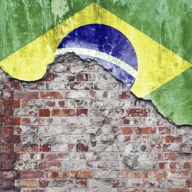  Bandeira do Brasil, sobre muro. Foto: Eyematrix   /  stock.adobe.comFonte: 89414529<!-- NICAID(14518409) -->