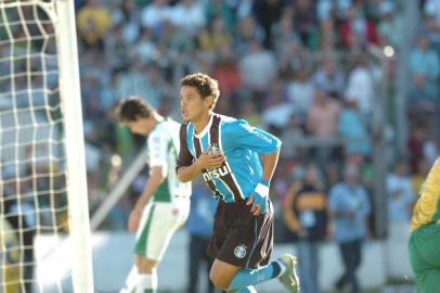 ***  Juventude x Grêmio - porthus2 ***Torcida do Juventude antes do início da partida entre Juventude x Grêmio, jogo válido pela primeira partida da final do campeonato gaúcho 2007 e realizado no estádio Alfredo Jaconi. Comemoração do primeiro gol do Grêmio marcado por Carlos Eduardo.<!-- NICAID(1126563) -->