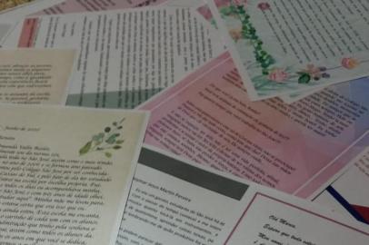 Projeto Amor em Movimento, do Colégio São José, promove a escrita de cartas para as pessoas nesse período de pandemia. <!-- NICAID(14520710) -->