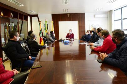 Reunião do Gabinete de Crise da prefeitura de Caxias do Sul na manhã deste domingo (14). <!-- NICAID(14521919) -->