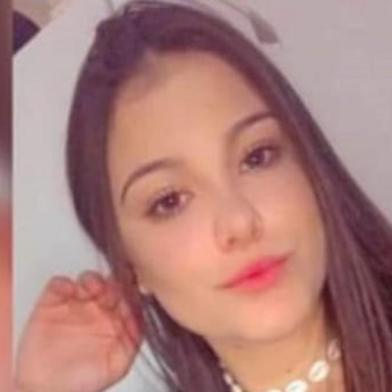 A Polícia Civil investiga o desaparecimento de uma jovem de 18 anos em Soledade, no norte gaúcho. Paula Schaiane Perin Portes foi vista pela última vez na noite de quarta-feira (10).Segundo a família, Schaiane saiu com amigas para jogar cartas no apartamento de conhecidos. Enquanto estava lá, no entanto, teria recebido uma mensagem de um rapaz, com quem havia saído em outra oportunidade, para que fosse até a casa dele.<!-- NICAID(14521971) -->