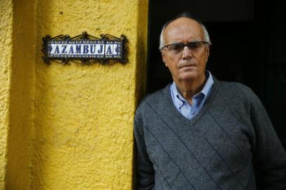  PORTO ALEGRE, RS, BRASIL, 13-06-2020: Carlos Azambuja, médico que fez o primeiro plantão do Centro Obstétrico do Hospital da PUCRS, fará o último plantão da unidade (FOTO FÉLIX ZUCCO/AGÊNCIA RBS, Editoria de SuaVida).<!-- NICAID(14521837) -->